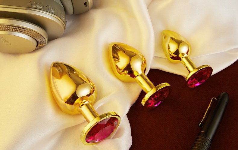 lovesvibe anfängerfreundliches juwelenbesetztes analplug kit für solos & paare sichere spielzeit 3 stück